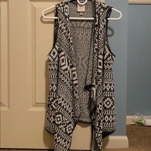 Beautiful Knox Rose - medium sleeveless cardigan